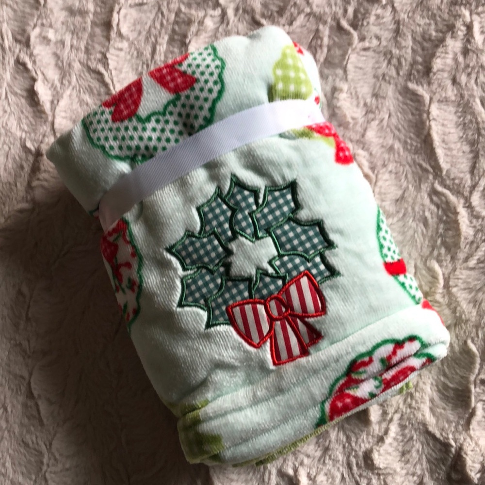 Holiday Christmas Wreath Hand Towels Bath Decor
